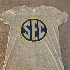 size small graphic tshirt